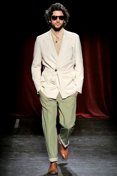 Look 19